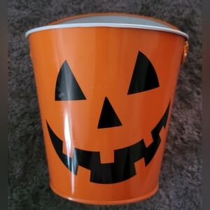 Pumpkin tin pail with handle